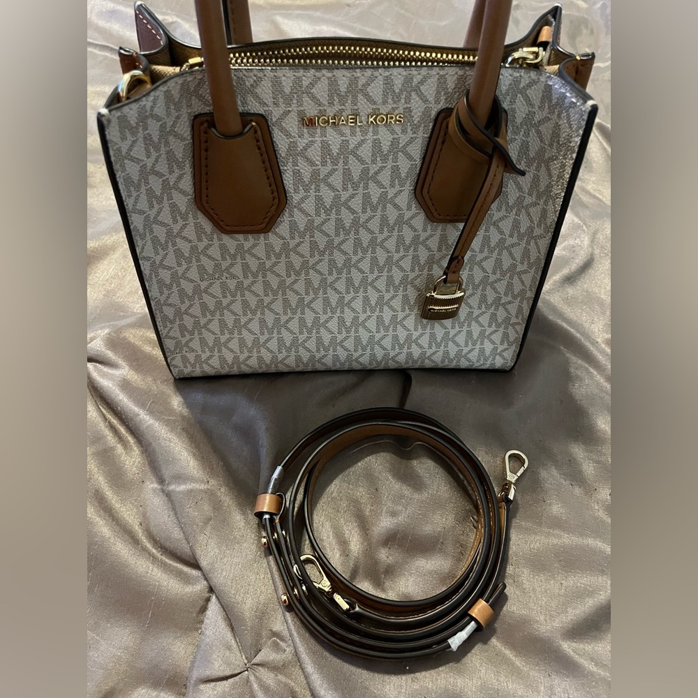 Michael Kors Mercer Medium Accordion Leather Tote Vanilla
